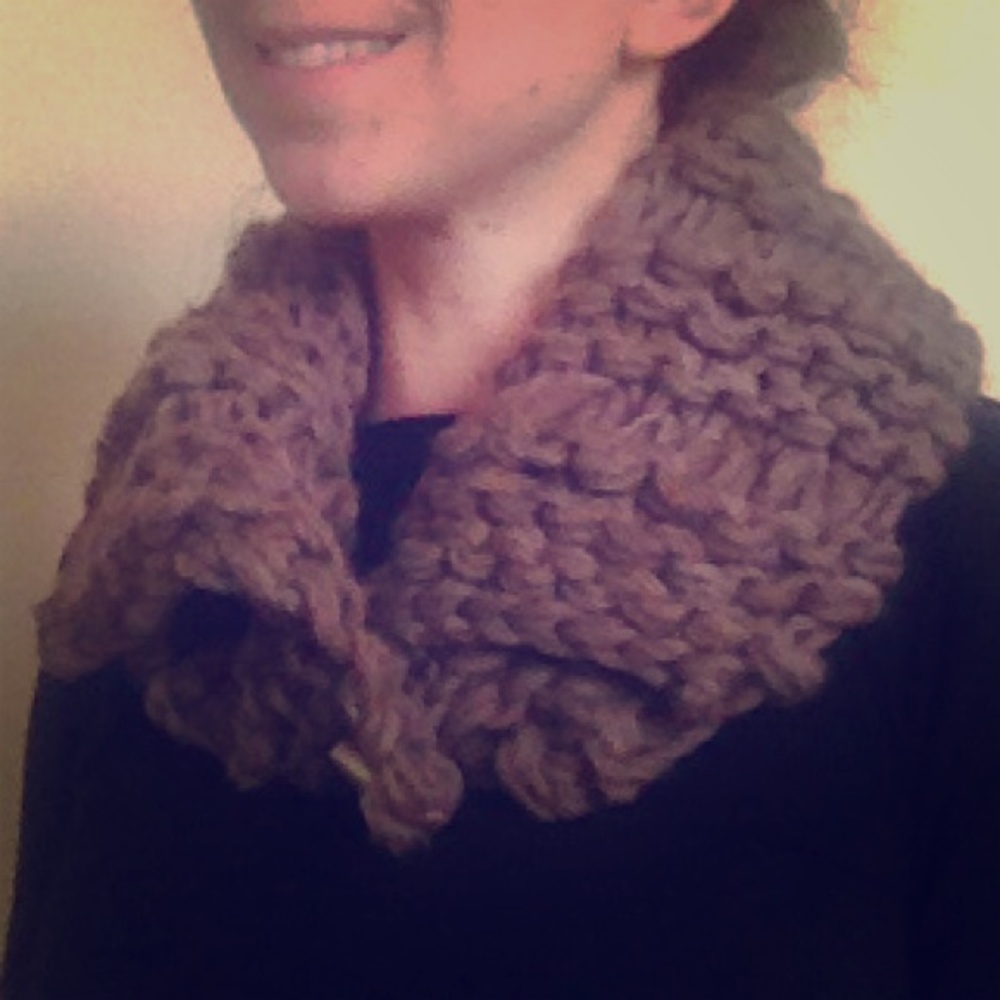 SALE⬇️Handknit chunky brown capelet